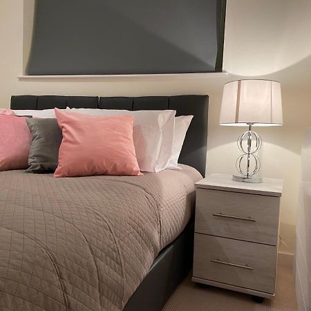 Amazing 2 Bed 2 Bath Private Apartment Watford  Exterior foto