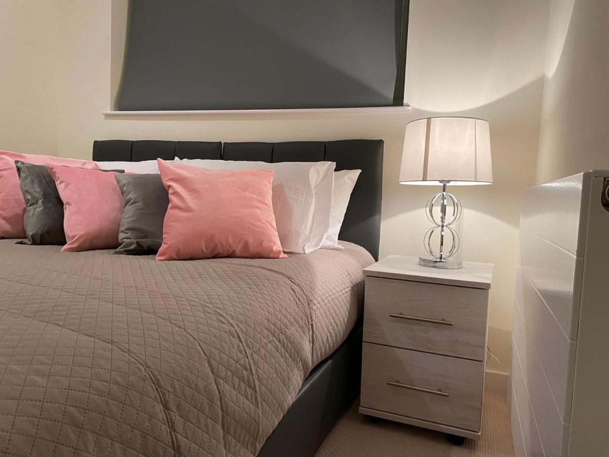 Amazing 2 Bed 2 Bath Private Apartment Watford  Exterior foto