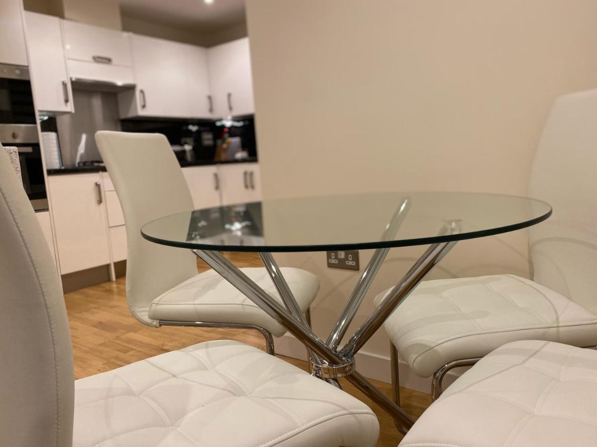 Amazing 2 Bed 2 Bath Private Apartment Watford  Exterior foto