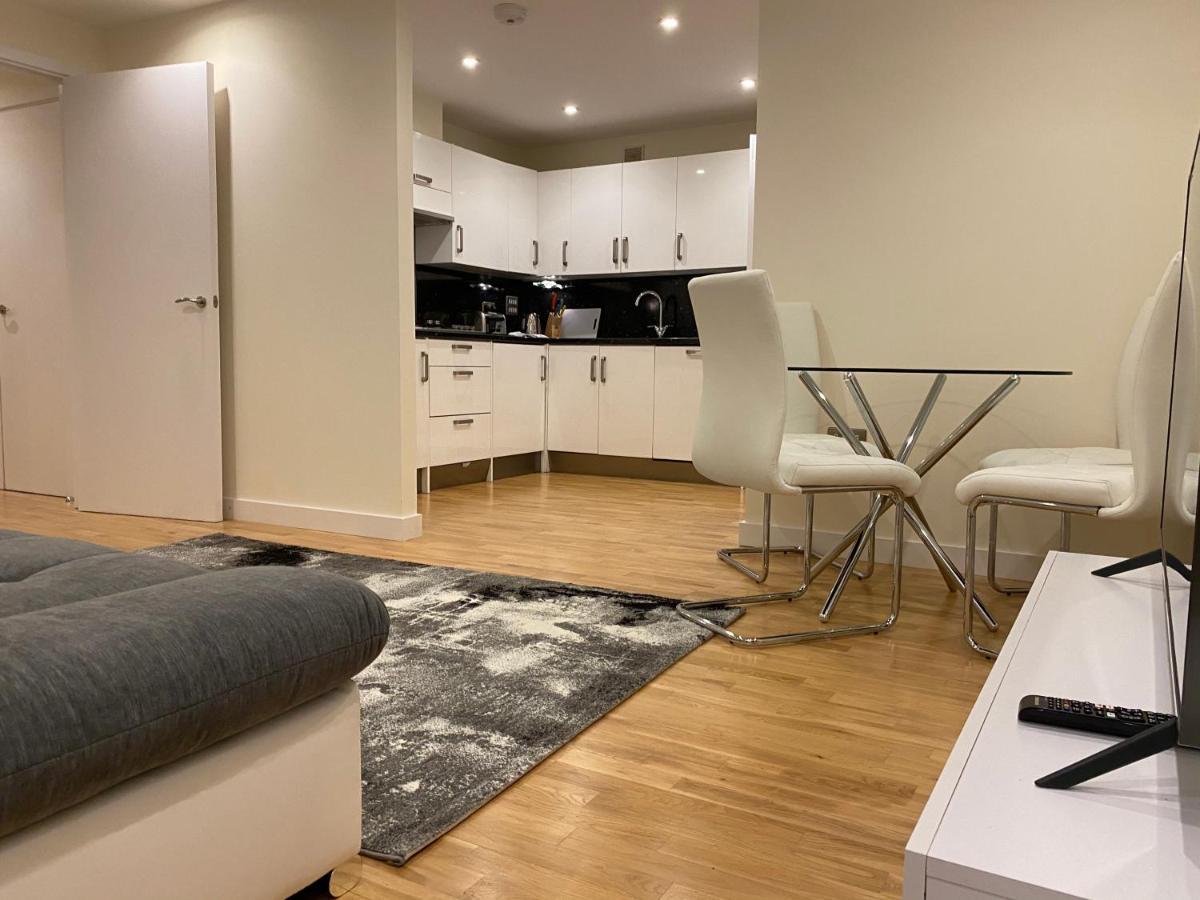 Amazing 2 Bed 2 Bath Private Apartment Watford  Exterior foto